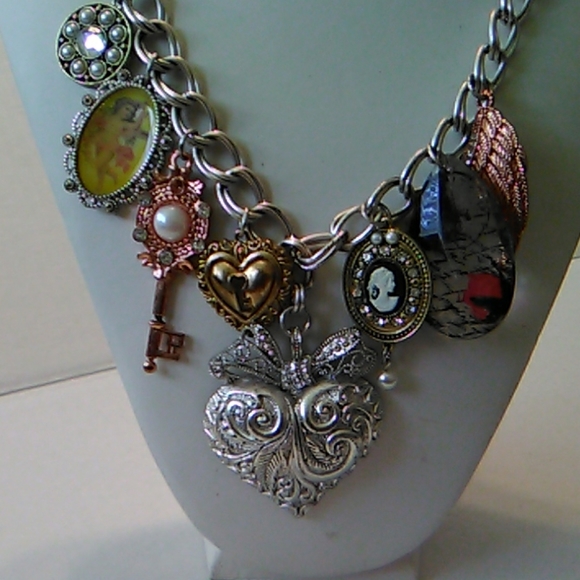 Jewelry - Charm necklace